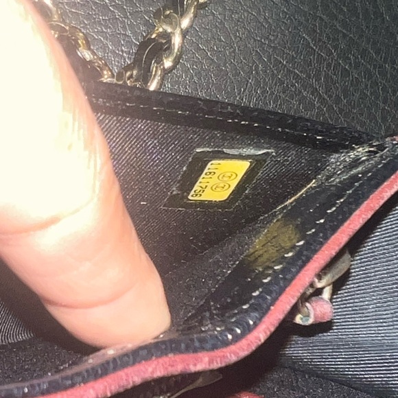 (Almost) vintage pre-loved Chanel quilted wallet (aftermarket chain strap added) - Picture 16 of 17